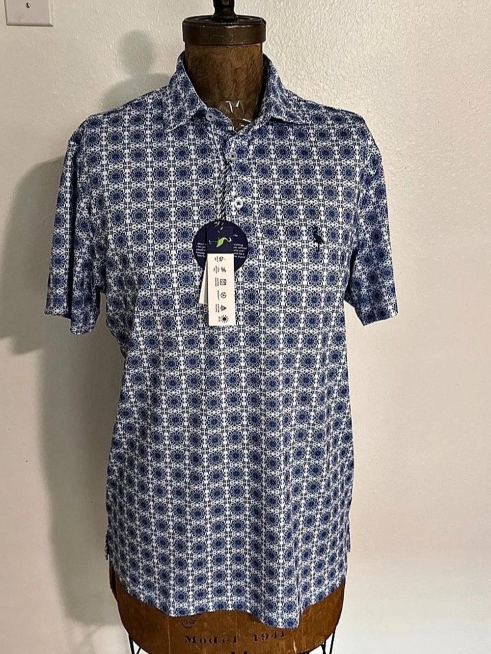 NWT Tailorbyrd Men’s Geometric golf Shirt in Blue & White Size Small